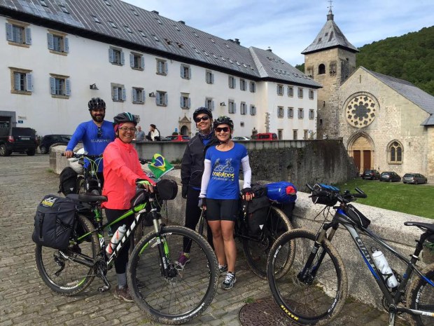 Caminho de Santiago de Compostela de Bicicleta: Peregrinos em Roncesvalles, no Caminho de Santiago