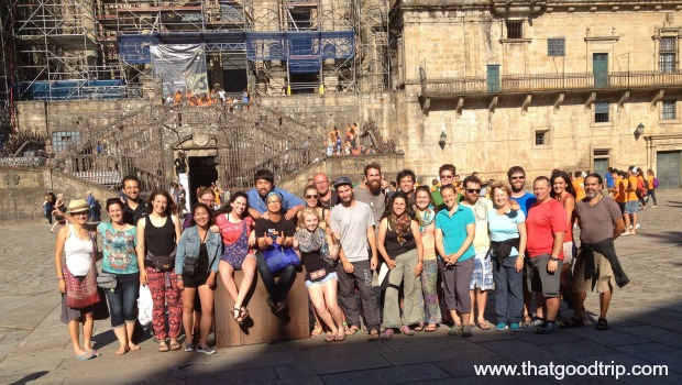 Chegada a Santiago: encontrando peregrinos em frente à catedral