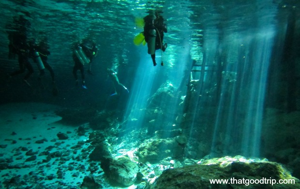 Mergulho no Cenote Dos Ojos, México